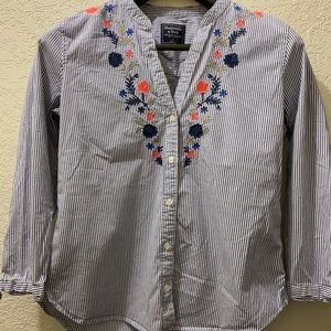 A&F Embroidered Button Down Size S
